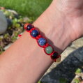 ČAKROVÝ shamballa náramok s červenou šnúrkou