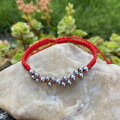Červené pletené náramky s nerezovými korálkami