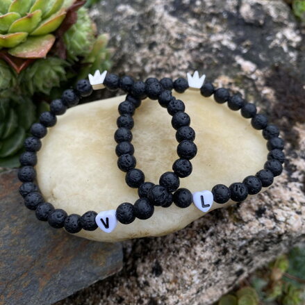 Partnerské náramky z lávy s korunkou