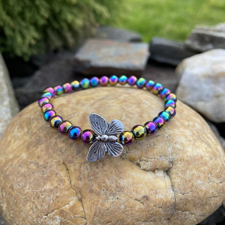 Farebný náramok s motýľom