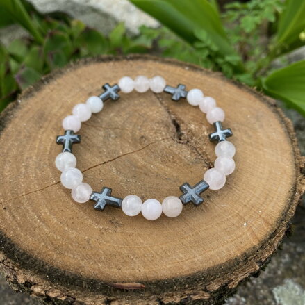 Náramok z ruženínu s krížikmi