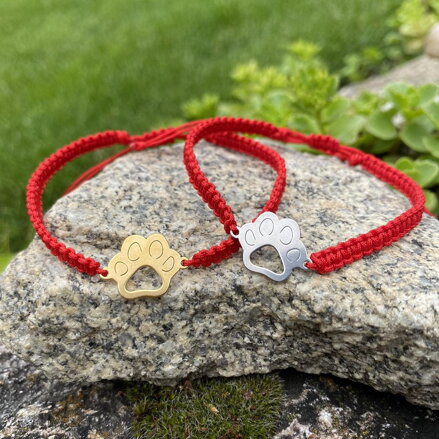 Červený náramok s labkou