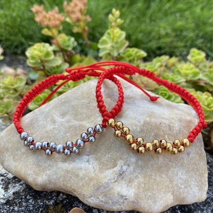 Červené pletené náramky s nerezovými korálkami