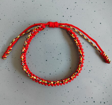 Červený pletený náramok