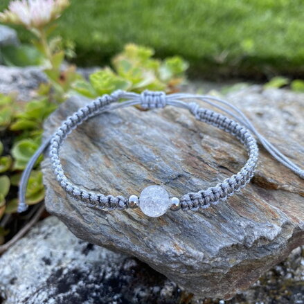 Šedý pletený náramok s korálkou krištáľu