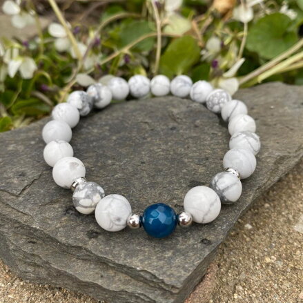 Náramok Howlit s korálkou tyrkysového Jadeitu