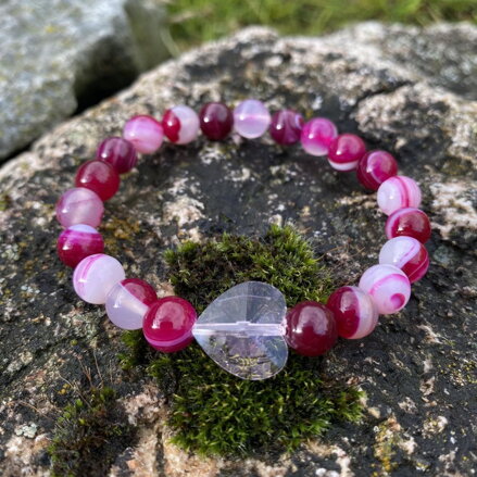 Náramok z ružového Achátu s plastovým srdiečkom