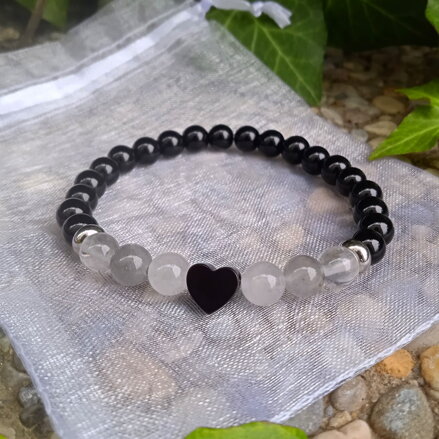 Náramok so srdiečkom z Kremeňa a Ónyxu