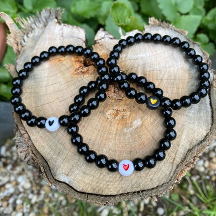 Náramok z ónyxu so srdiečkom