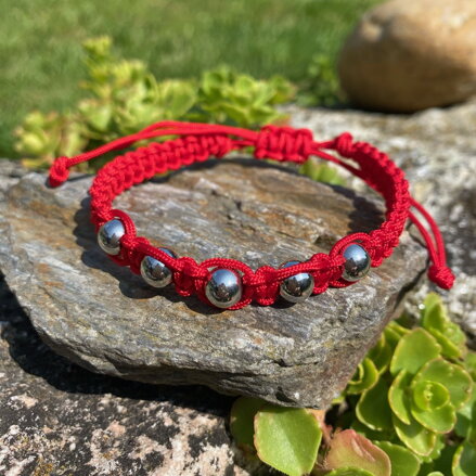 Hrubší pletený náramok s guličkami