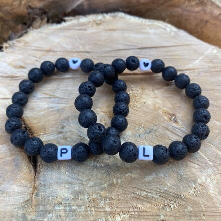  Partnerské náramky z lávy s iniciálom 