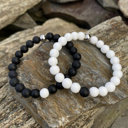 Partnerské čiernobiele náramky z Ónyxu