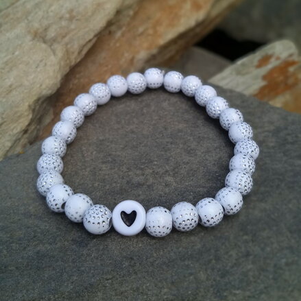 Biely náramok so srdiečkom pre deti