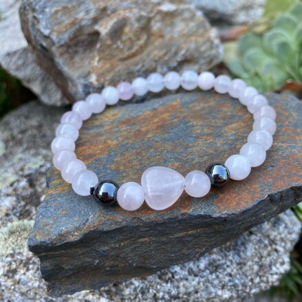 Náramok z ruženínu so srdiečkom