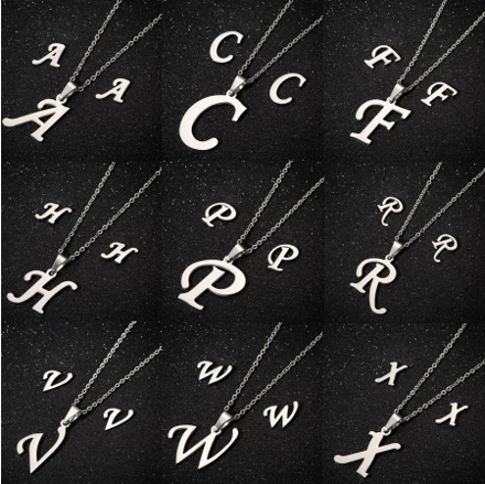 Set šperkov náušnice a retiazka s príveskom písmeno