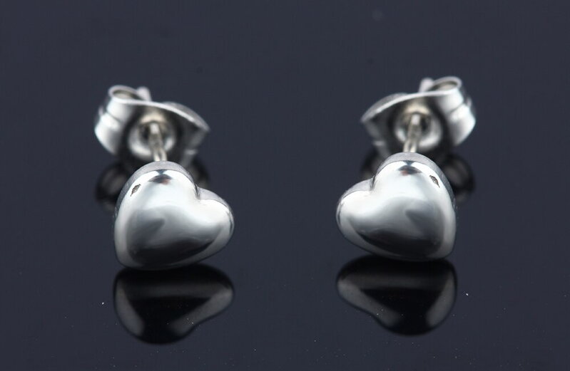 Náušnice srdiečka z chirurgickej ocele, strieborné Náušnice srdiečka z chirurgickej ocele, strieborné
