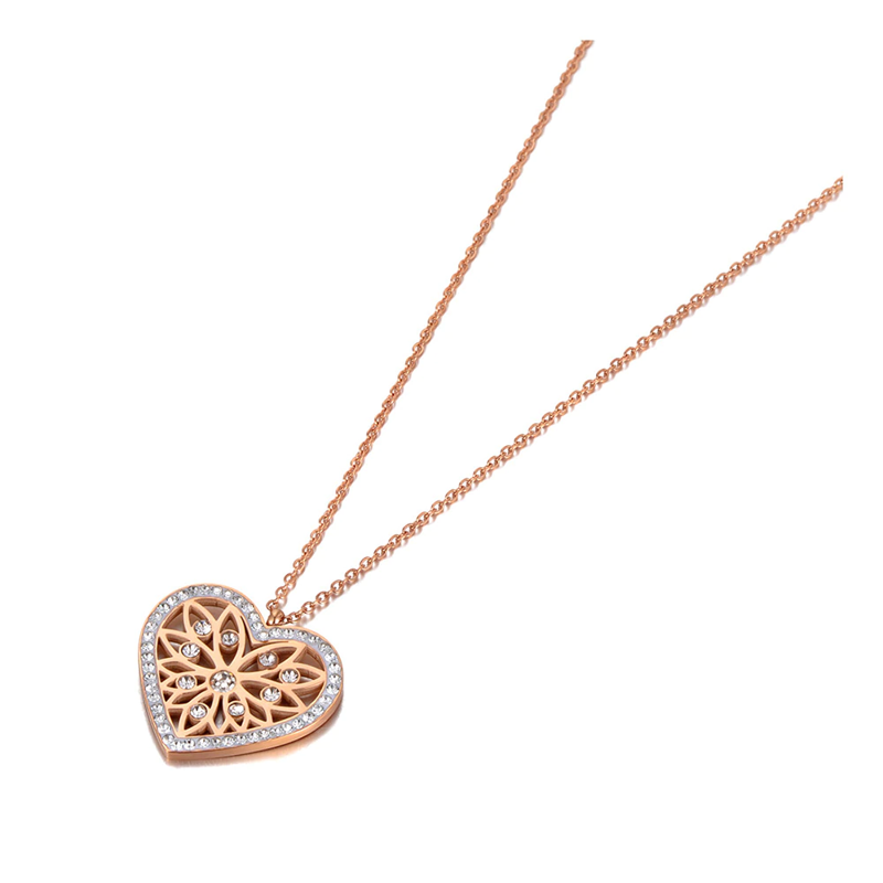 Prívesok srdce s ornamentom a zirkónmi Prívesok srdce s ornamentom a zirkónmi