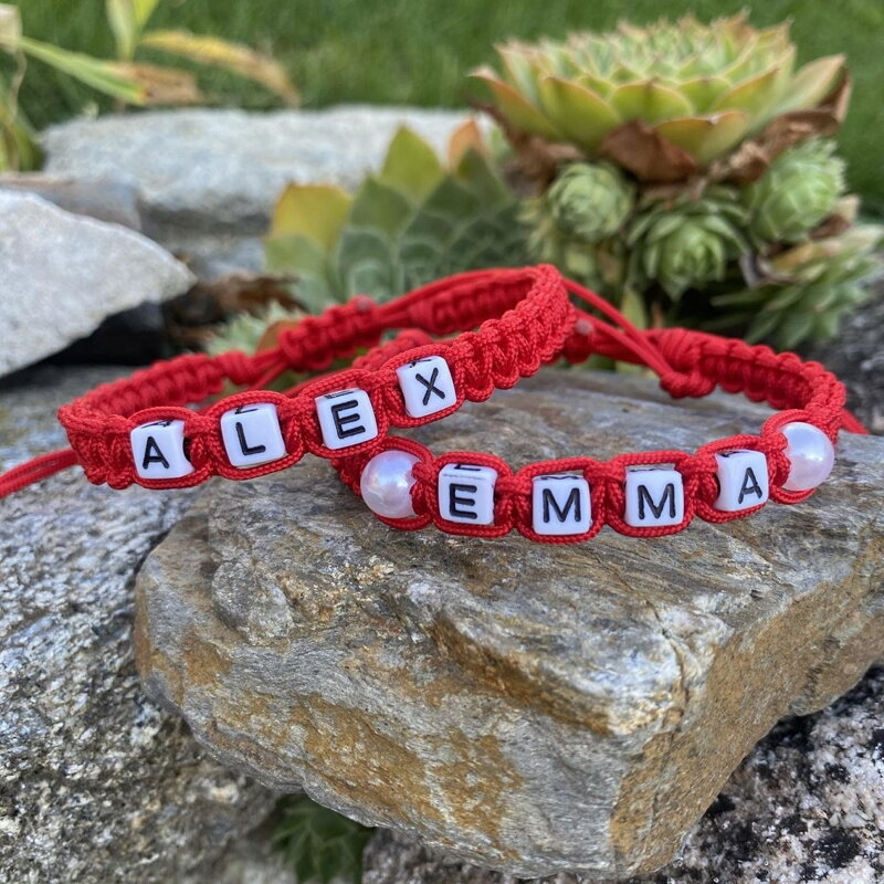 Pletené náramky s menom Pletené náramky s menom