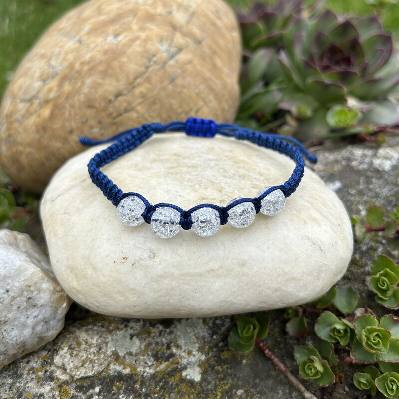 Modrý pletený náramok s krištáľom